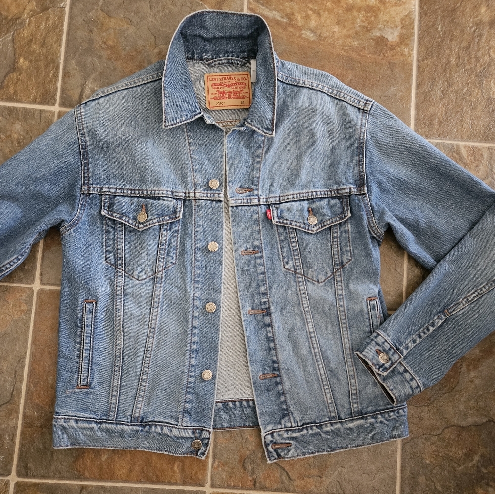 Levi's Light Blue Vintage-Style Denim Jacket - Picture 9 of 9
